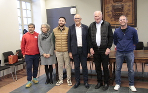 Nos champions honorés à la mairie.